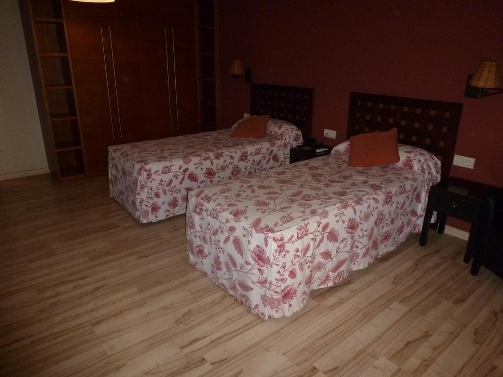 Hotel H Con Encanto Binéfar Room photo